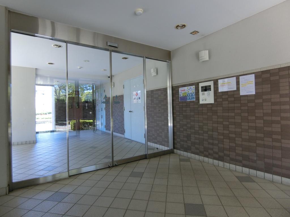 27/30 エントランス