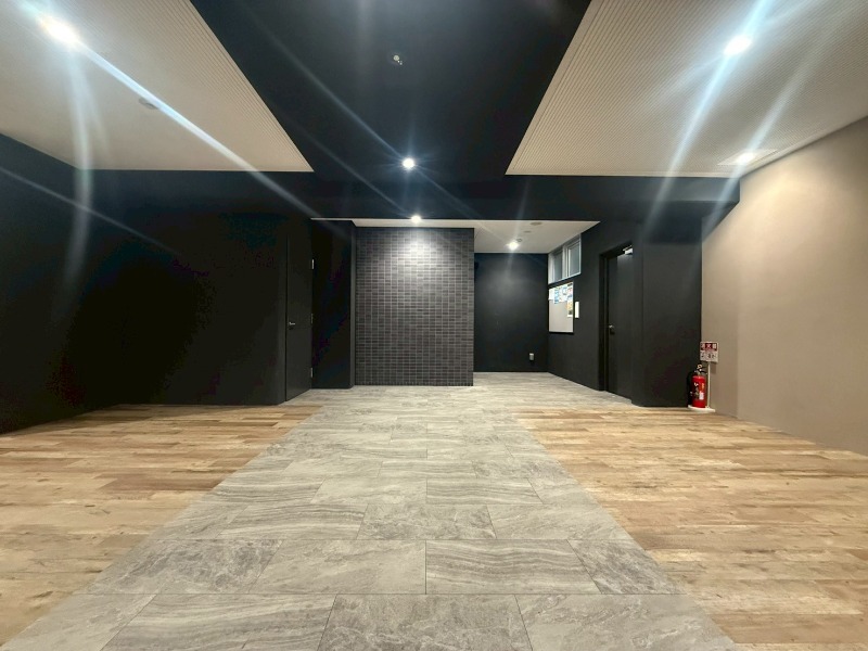 28/30 エントランス