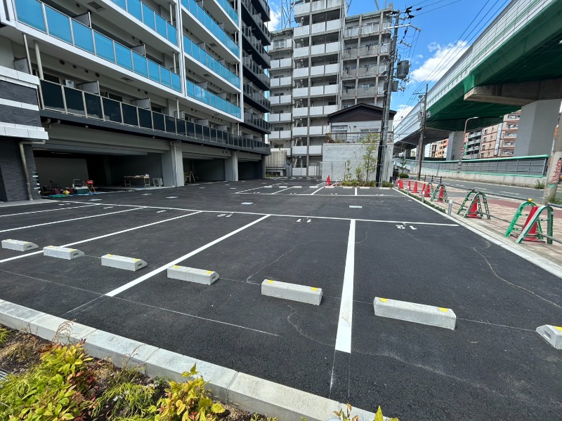 27/30 駐車場