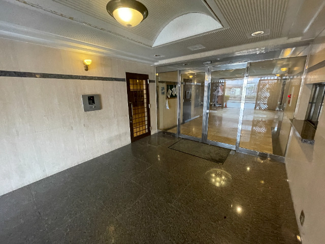 21/27 エントランス