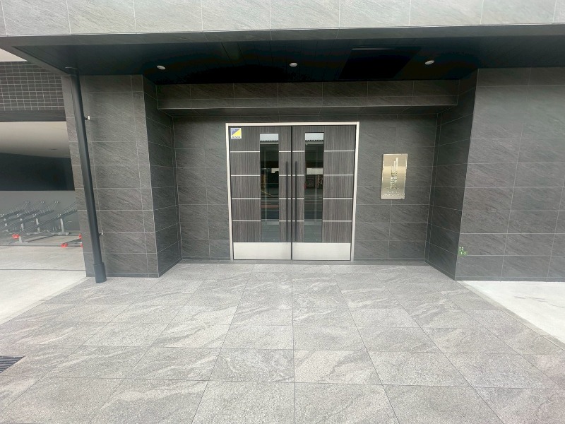 27/30 エントランス