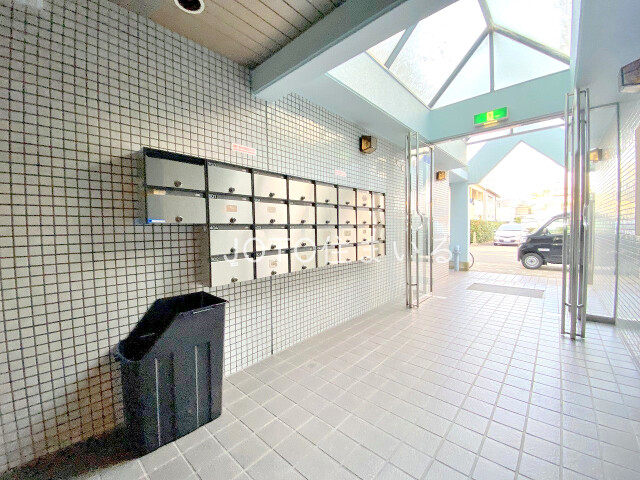 23/30 エントランス