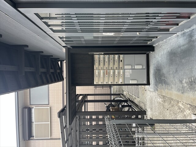 27/30 エントランス