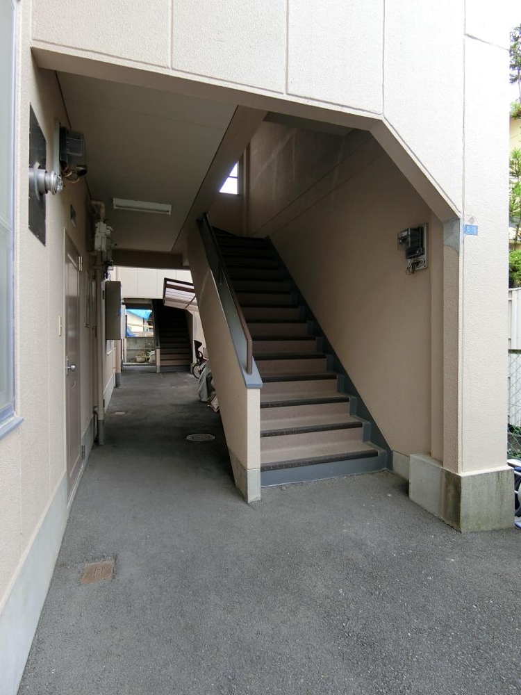 26/30 エントランス