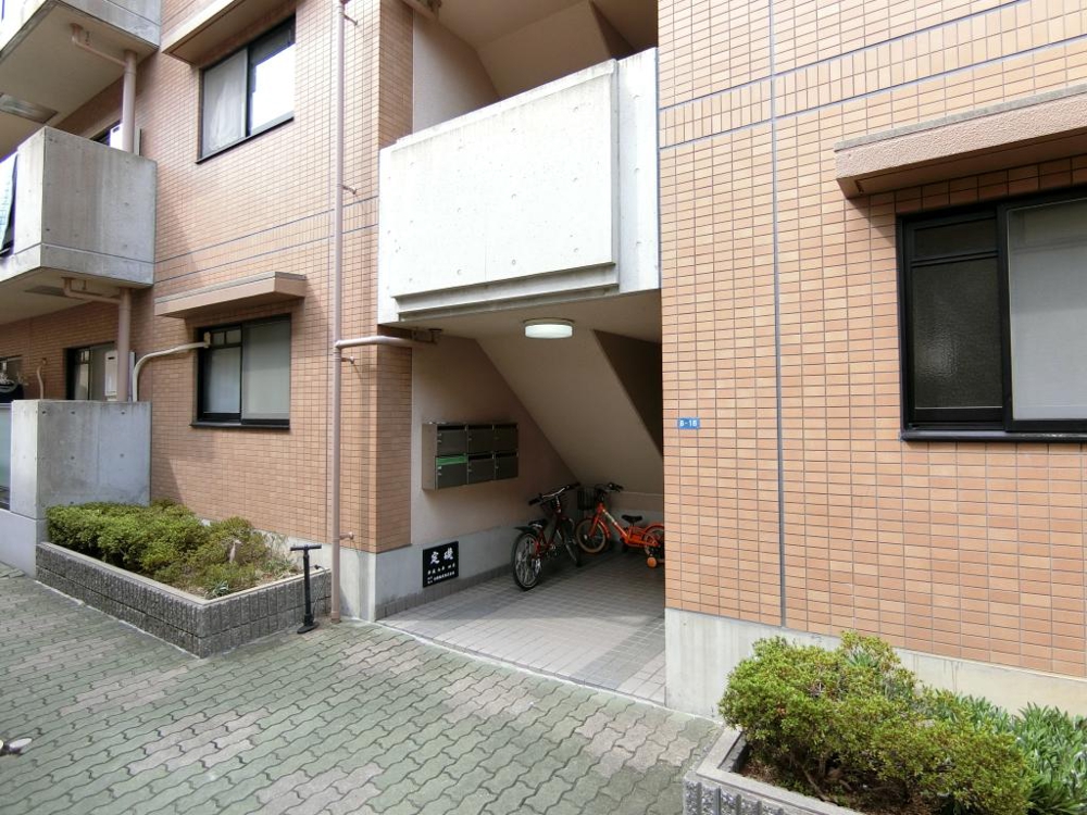 26/30 エントランス