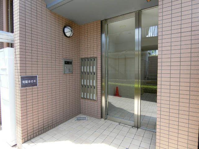 27/30 エントランス