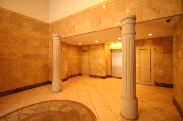 19/30 エントランス