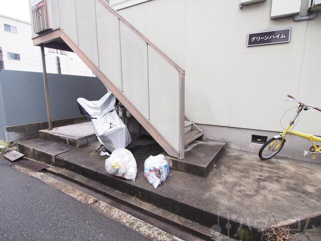 24/30 エントランス