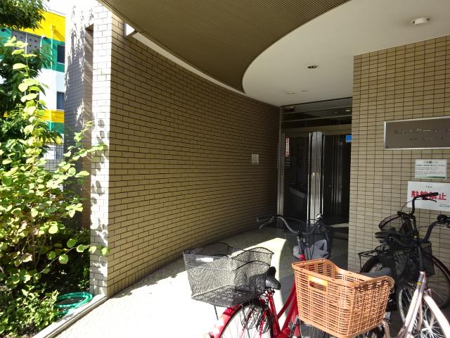 28/30 エントランス