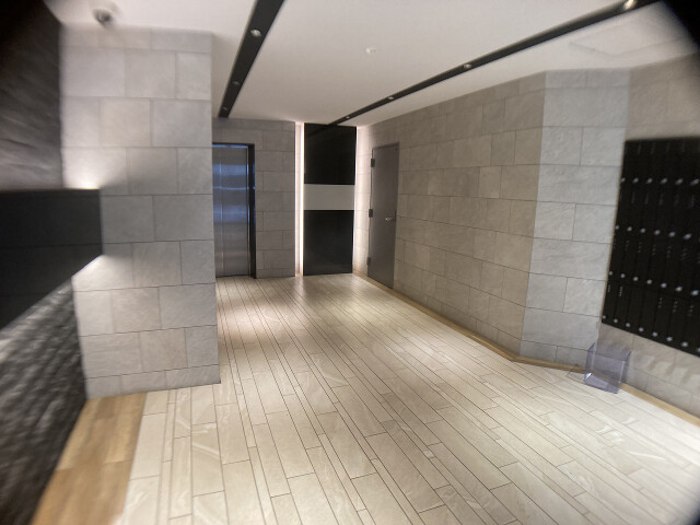 27/30 エントランス