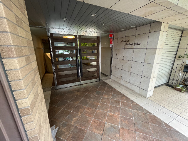 27/30 エントランス