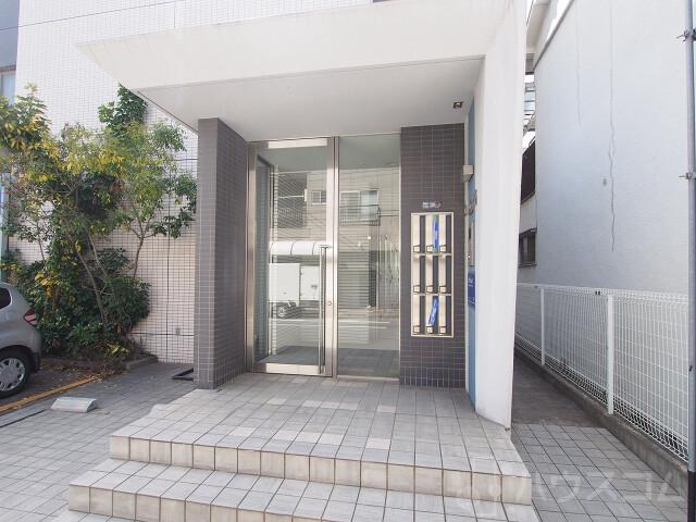 27/30 エントランス