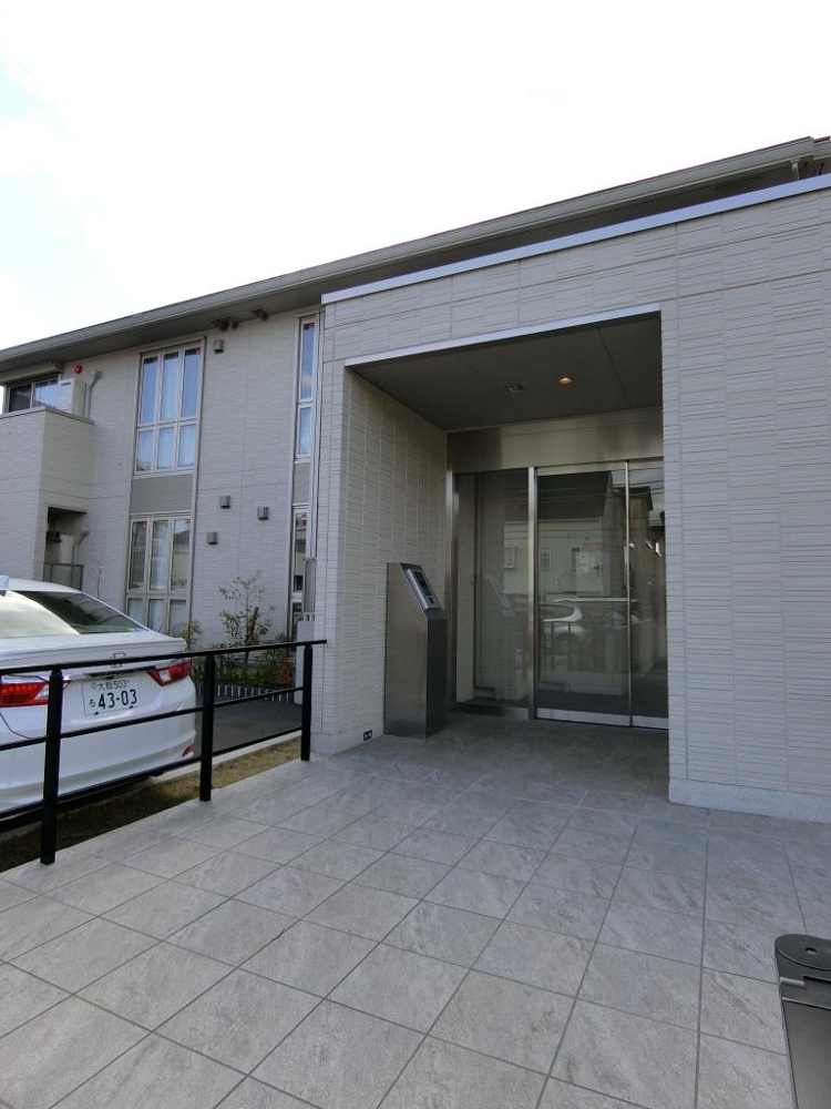 28/30 エントランス