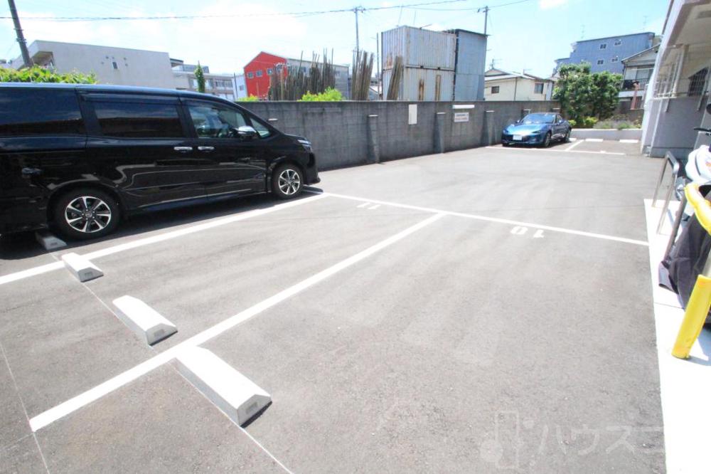 28/30 駐車場
