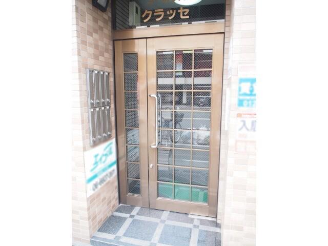 24/30 エントランス