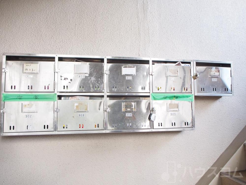 23/27 エントランス