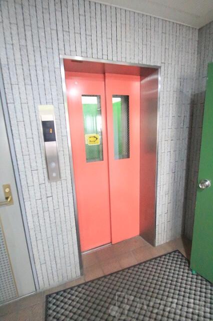 25/30 エントランス