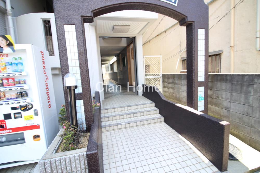 28/30 エントランス