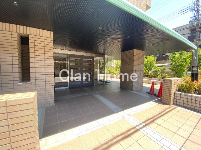 25/30 エントランス