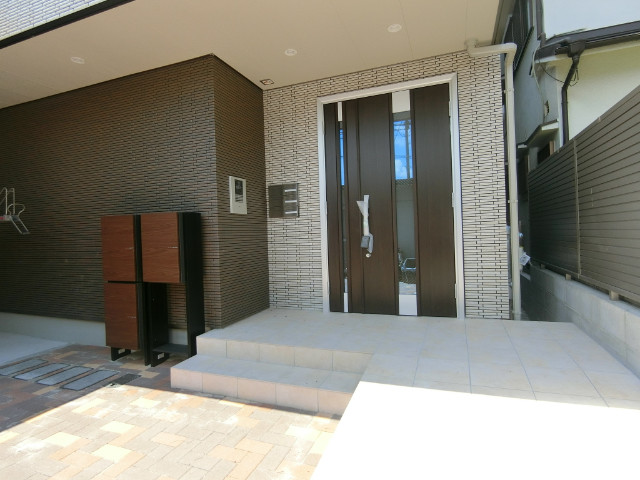 27/30 エントランス