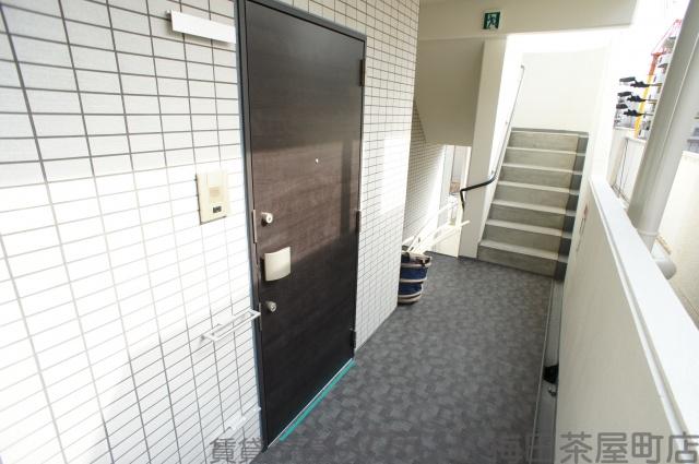 26/30 エントランス