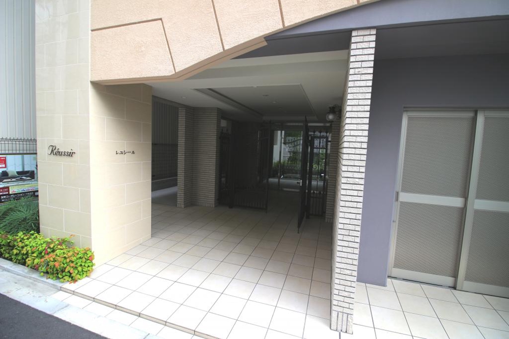 28/30 エントランス