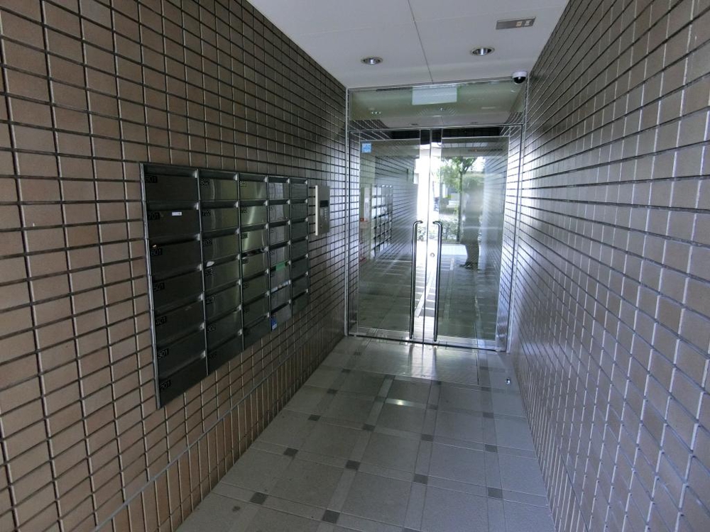 26/30 エントランス