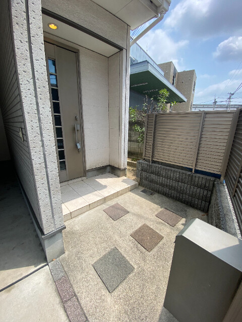 26/30 エントランス