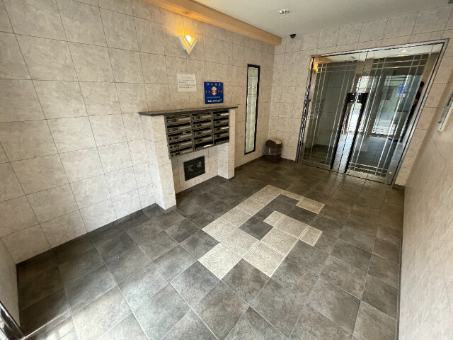 24/27 エントランス