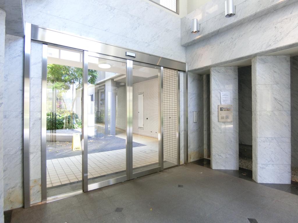 27/30 エントランス