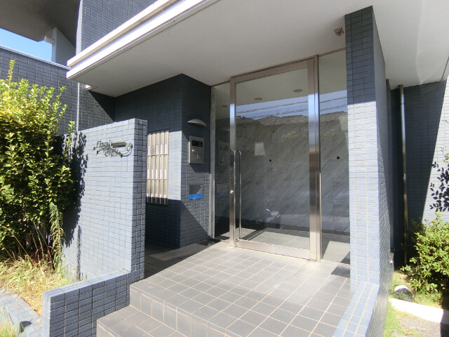 24/30 エントランス