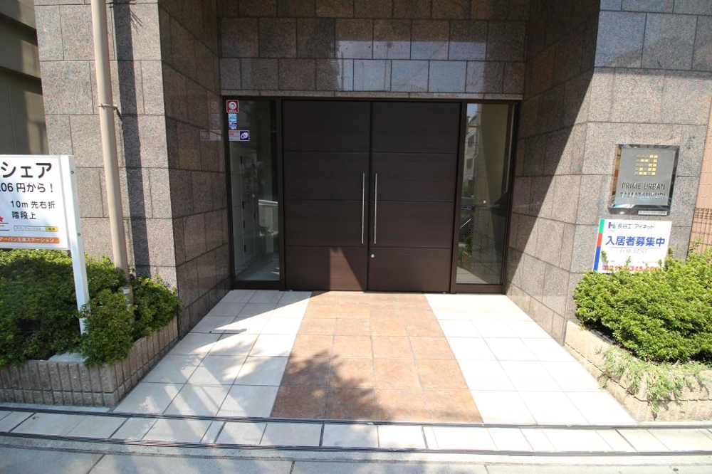 23/30 エントランス