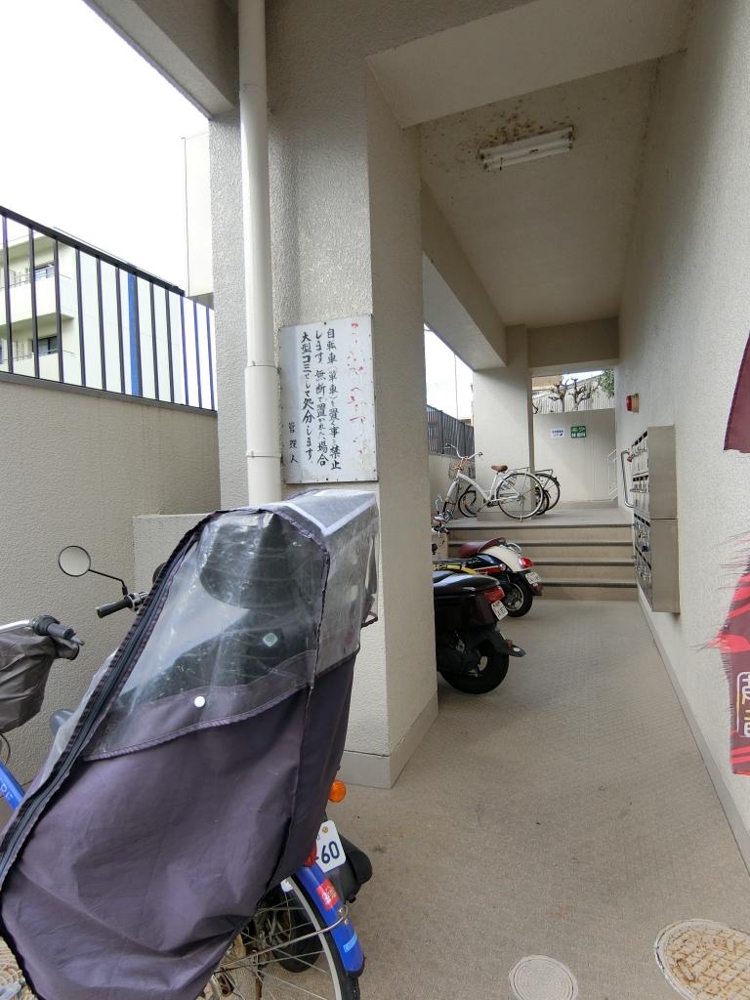 25/30 エントランス