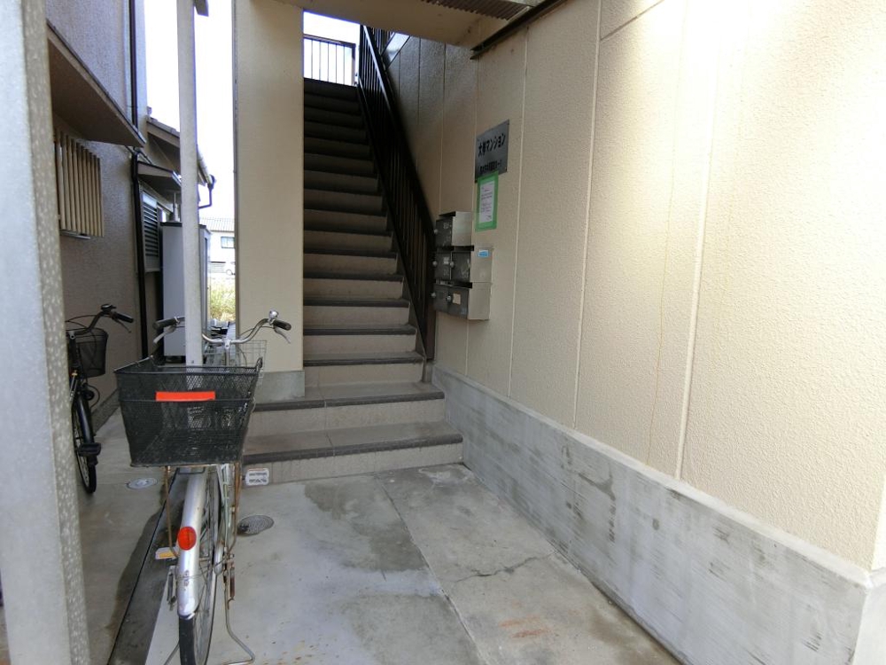 26/30 エントランス