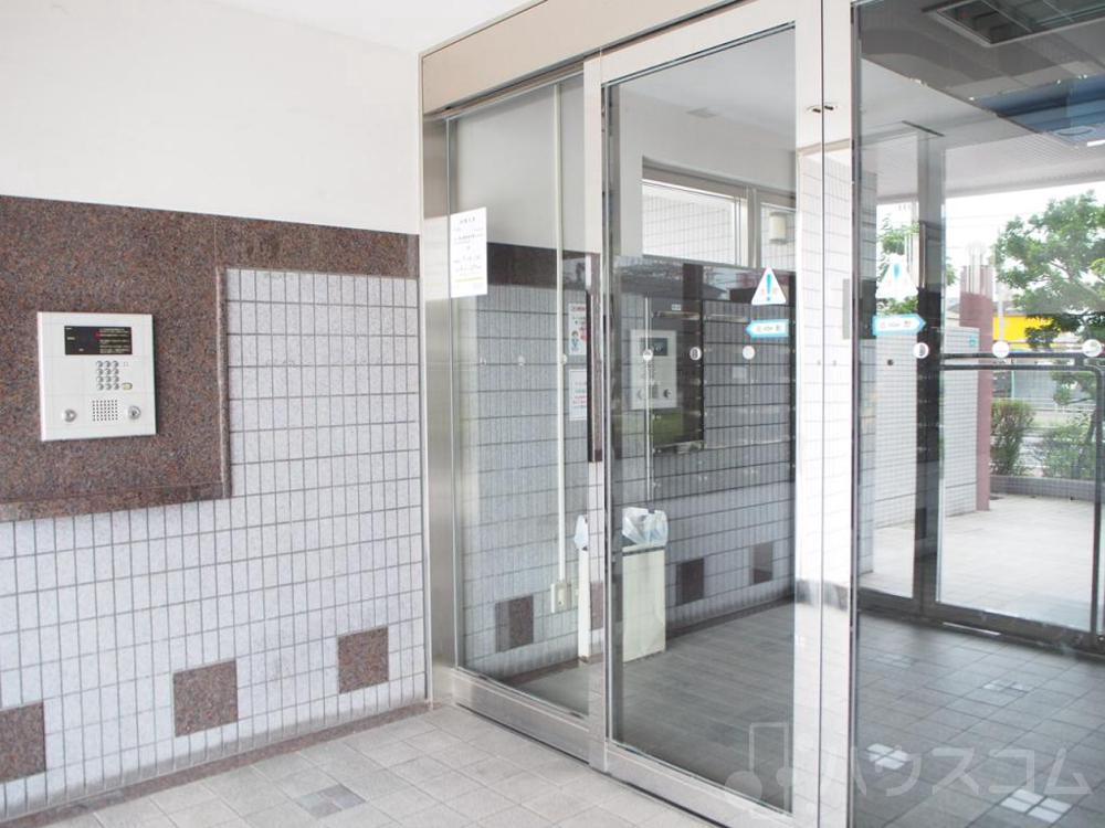 28/30 エントランス