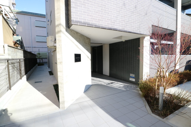 16/19 エントランス