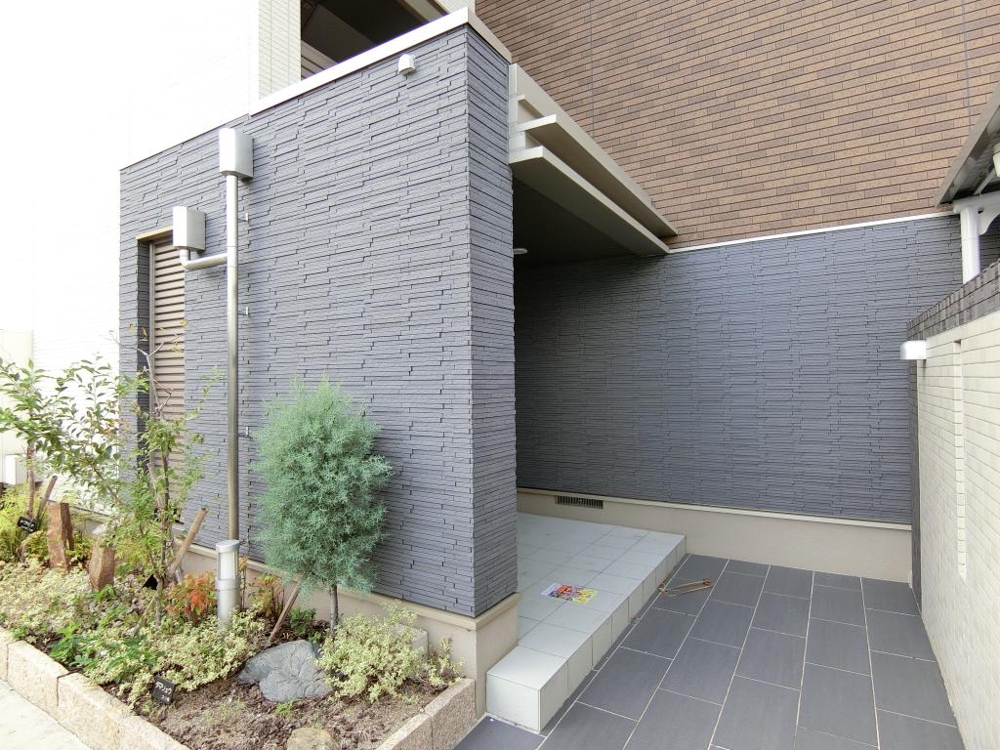 25/30 エントランス