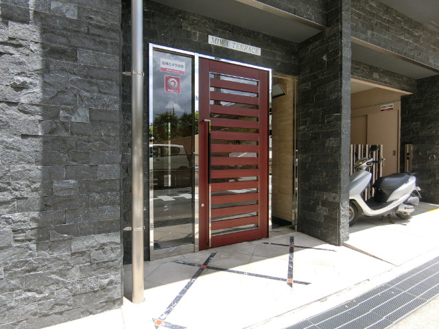 26/30 エントランス