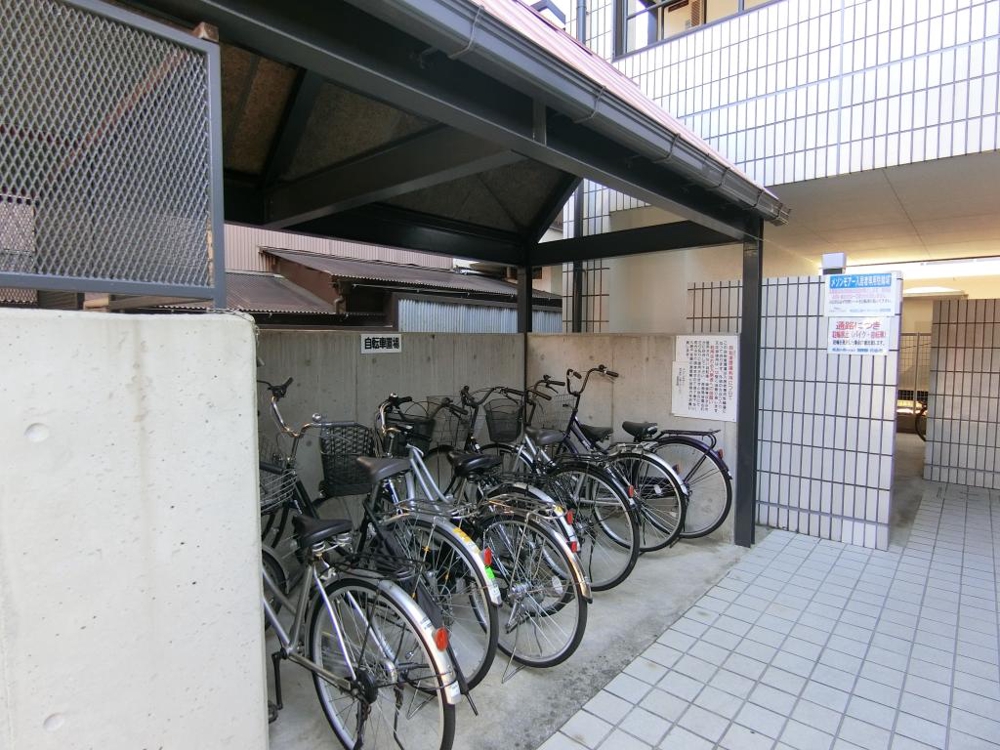 27/30 駐車場