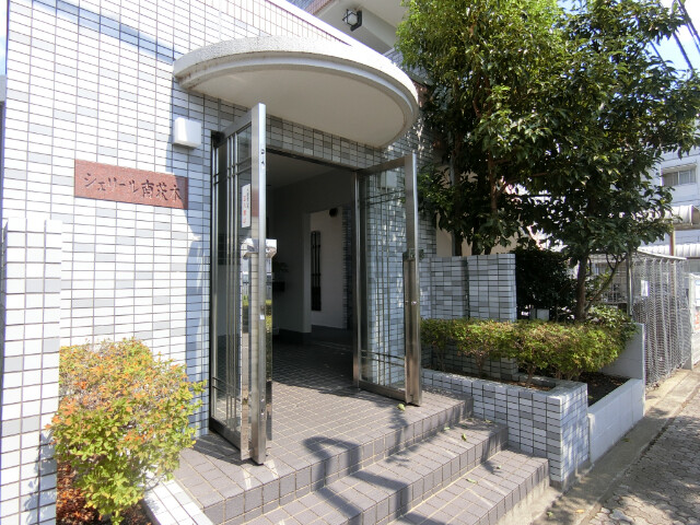 27/30 エントランス