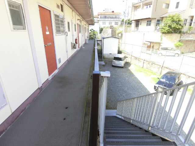 27/30 エントランス