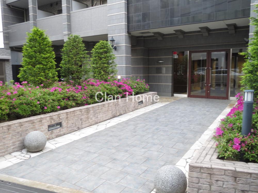 24/30 エントランス