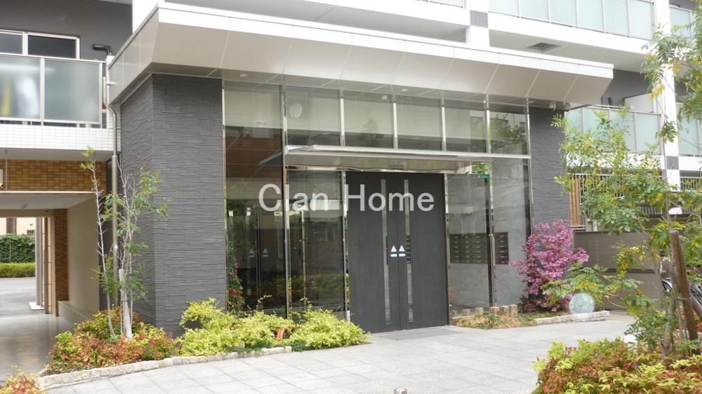 24/30 エントランス