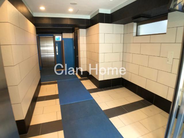 27/30 エントランス