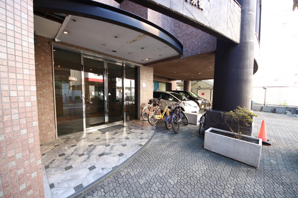 28/30 エントランス