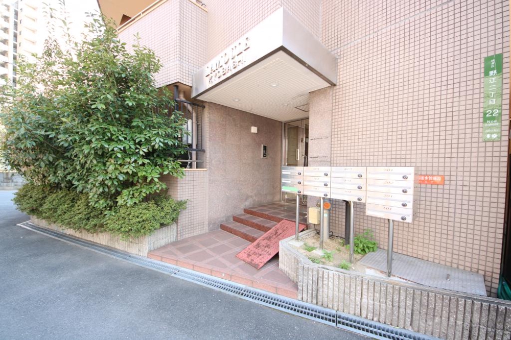 28/30 エントランス