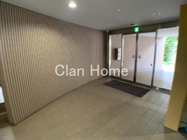 28/30 エントランス