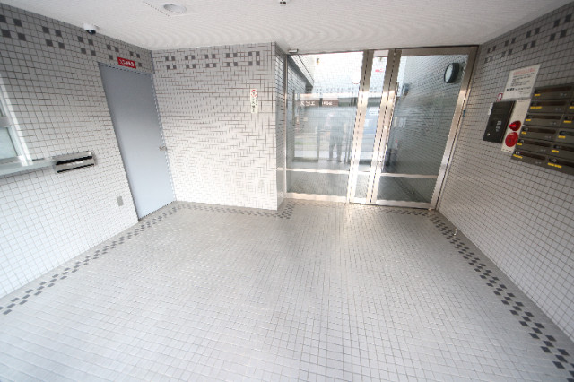 28/30 エントランス