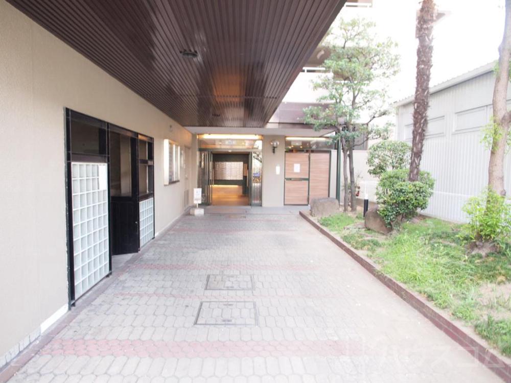 26/30 エントランス