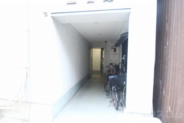 24/30 エントランス